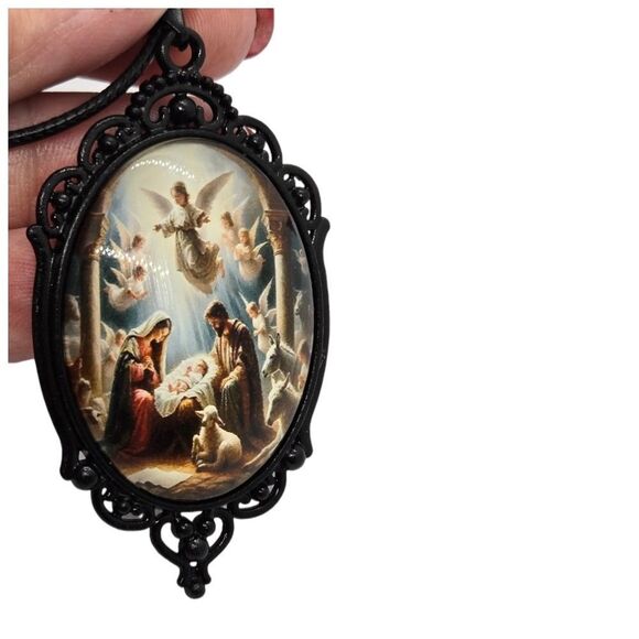 Nativity Scene Cabochon Glass Dome Black Portrait Pendant Mary Jesus Necklace - Picture 3 of 5